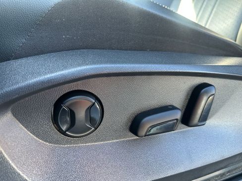 Certified 2023 Volkswagen Tiguan SE w/ Panoramic Sunroof Package image 4