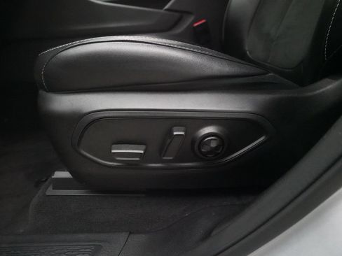 Used 2025 Jeep Grand Cherokee Altitude AWD/4WD image 29