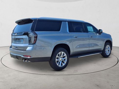New 2025 Chevrolet Suburban Premier image 7