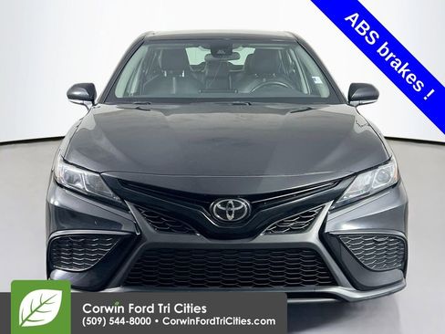 Used 2024 Toyota Camry SE FWD image 4