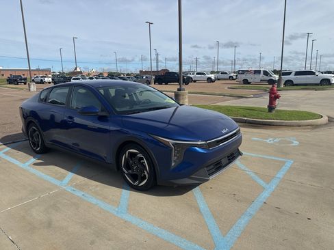Used 2025 Kia K4 EX FWD image 2