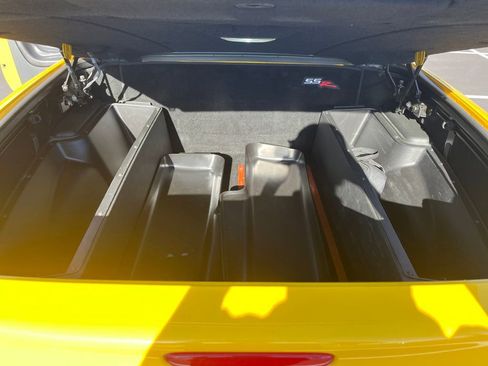 Used 2004 Chevrolet SSR w/ Preferred Equipment Group image 40