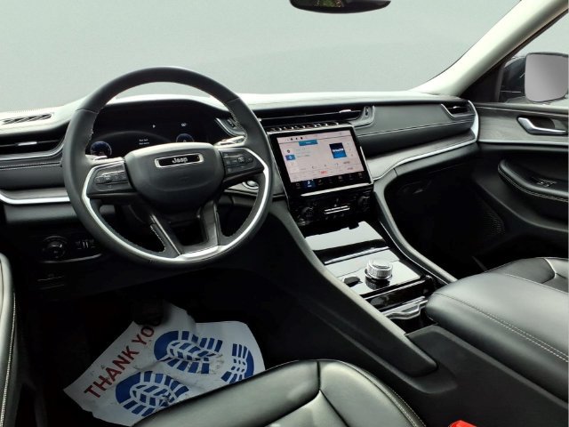 Used 2023 Jeep Grand Cherokee Limited AWD/4WD image 12