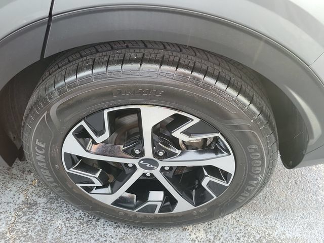 Used 2025 Kia Sportage EX FWD image 7