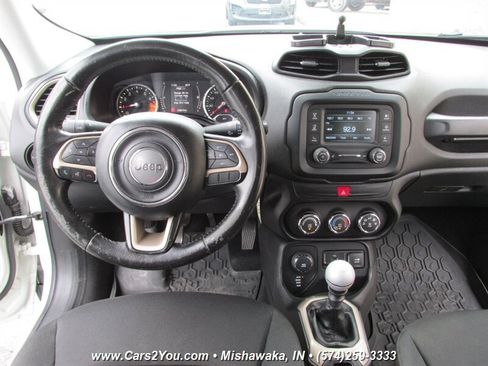Used 2016 Jeep Renegade Latitude AWD/4WD image 19