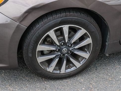 Used 2017 Nissan Altima 2.5 SV FWD image 6