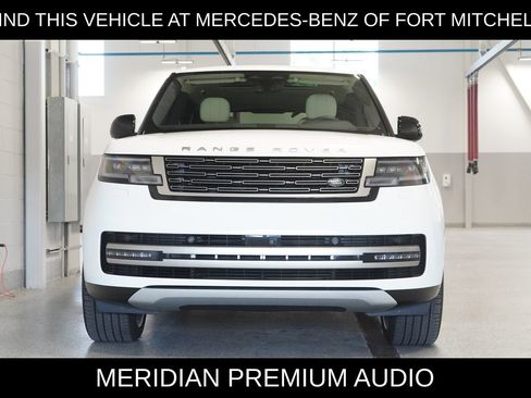 Used 2025 Land Rover Range Rover SE AWD/4WD image 2