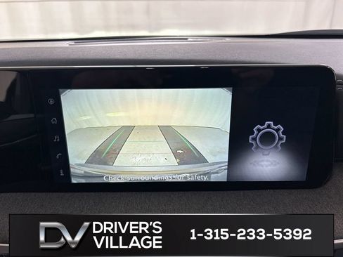 Used 2025 Nissan Kicks SV AWD/4WD image 15