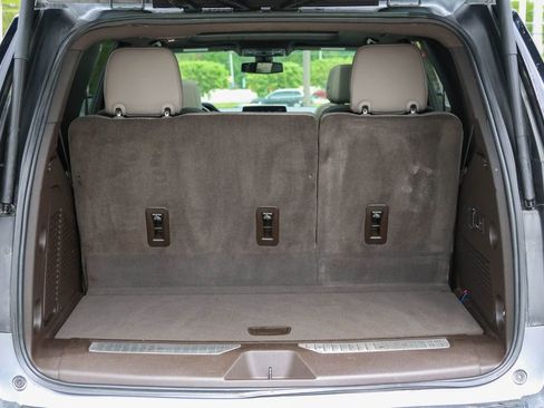 Used 2021 Chevrolet Tahoe Z71 w/ Luxury Package AWD/4WD image 9