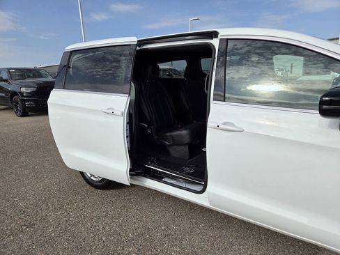 New 2026 Chrysler Voyager LX FWD image 15