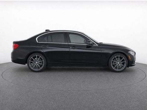 Used 2018 BMW 330i xDrive Sedan w/ Convenience Package AWD/4WD image 2