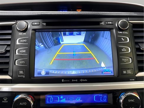 Used 2018 Toyota Highlander Limited Platinum image 16