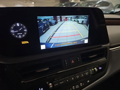 New 2025 Lexus ES 350 w/ Premium Package image 16