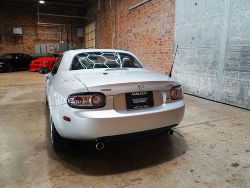 Used 2007 MAZDA MX-5 Miata Grand Touring w/ Premium Pkg RWD image 14