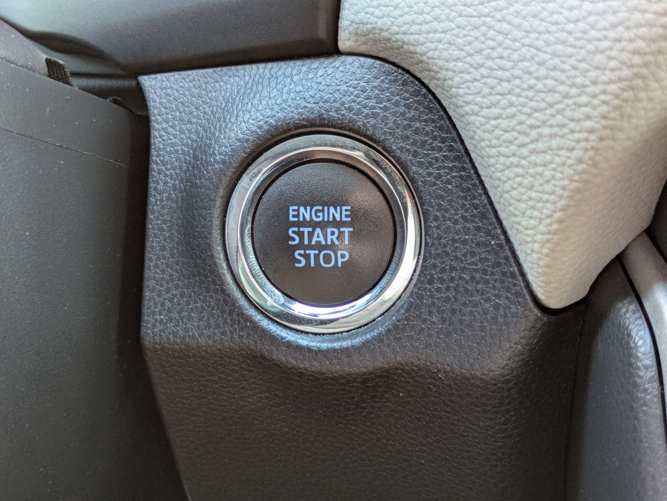 Used 2019 Toyota RAV4 XLE w/ Convenience Package FWD image 30