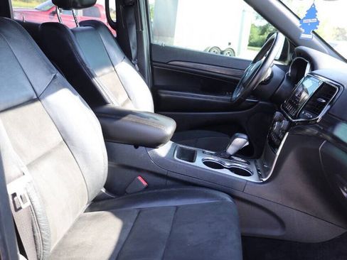 Used 2019 Jeep Grand Cherokee Altitude AWD/4WD image 15