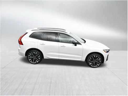 New 2026 Volvo XC60 B5 Ultra w/ Protection Package Premier AWD/4WD image 18