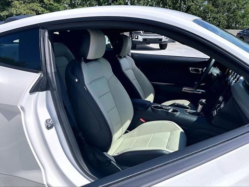 Used 2017 Ford Mustang GT Premium RWD image 9