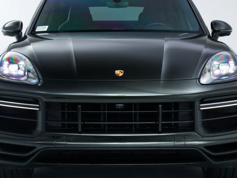 Used 2022 Porsche Cayenne Turbo GT image 9