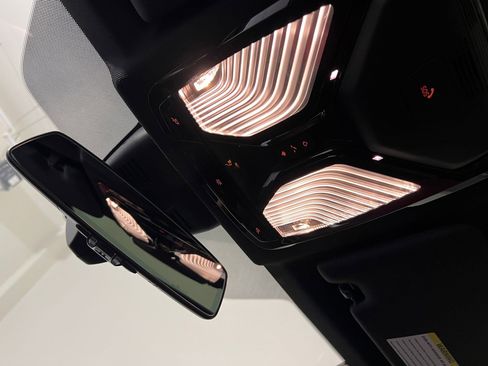 Used 2025 BMW 330i xDrive Sedan w/ Convenience Package AWD/4WD image 20