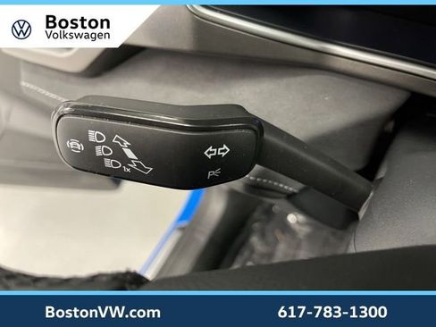 Used 2025 Volkswagen Taos SE image 19