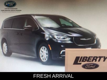 Used 2024 Chrysler Pacifica Touring-L
