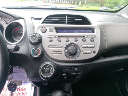 Used 2011 Honda Fit Sport image 19