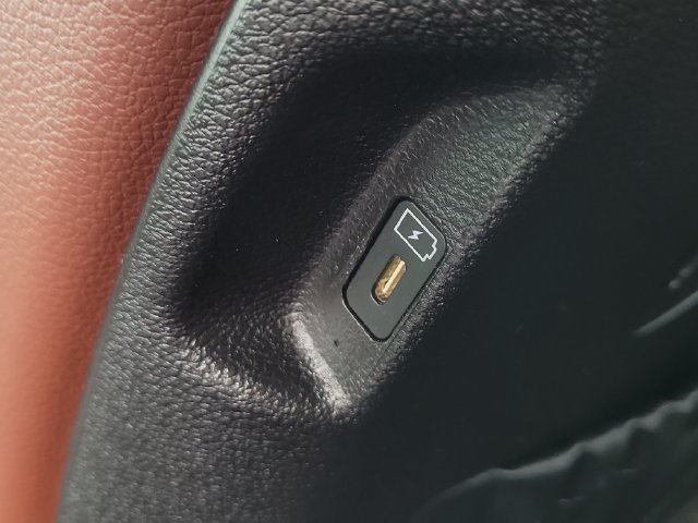 Used 2024 Kia Telluride EX w/ EX Captain's Chair Package AWD/4WD image 15