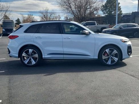 New 2025 Audi SQ5 Prestige image 9