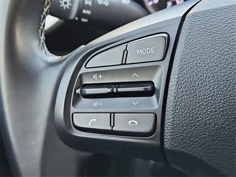 Used 2022 Hyundai Venue Limited image 22