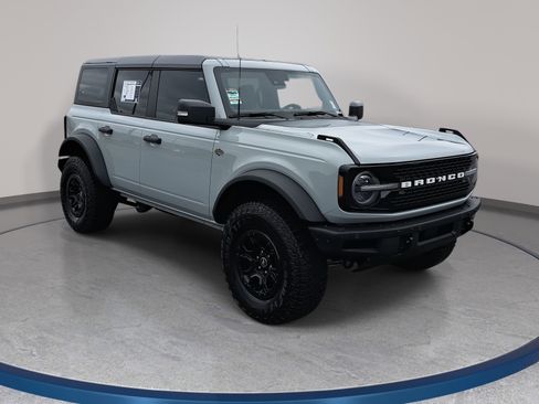 Used 2024 Ford Bronco Wildtrak image 3