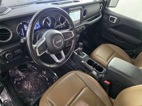 Used 2022 Jeep Wrangler Unlimited Sahara image 11