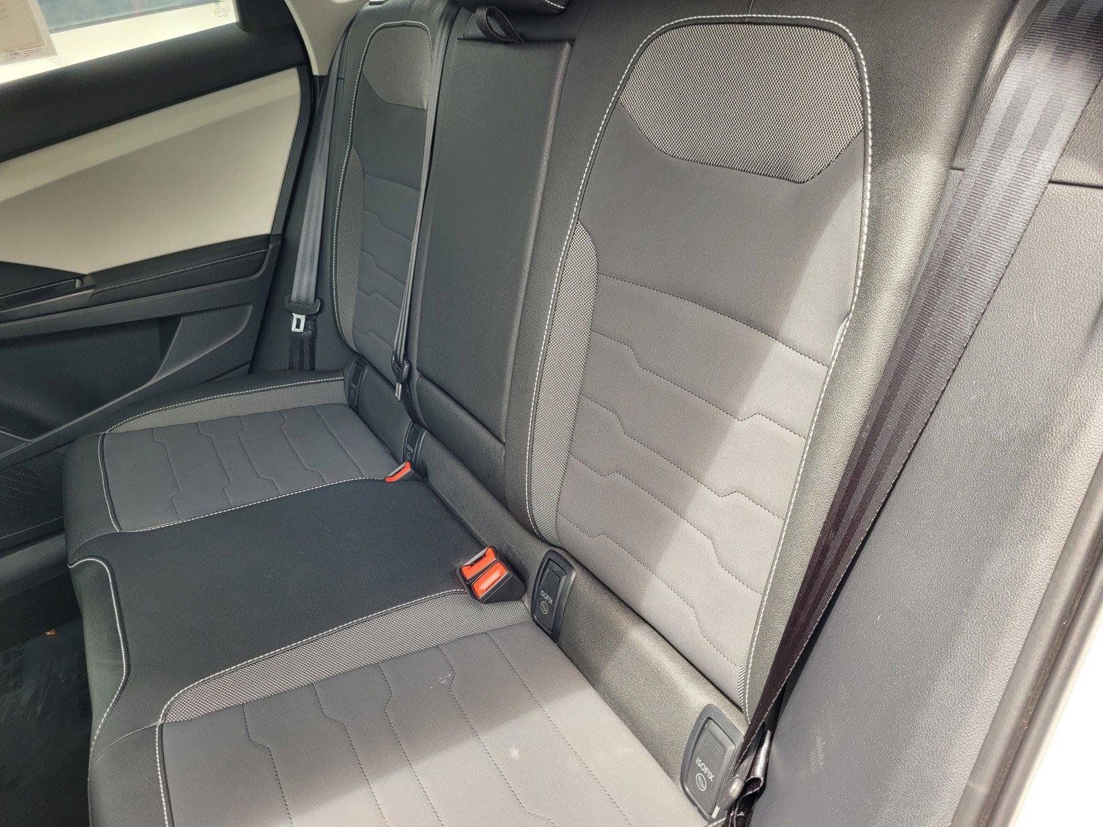 Certified 2025 Volkswagen Taos SE FWD image 14