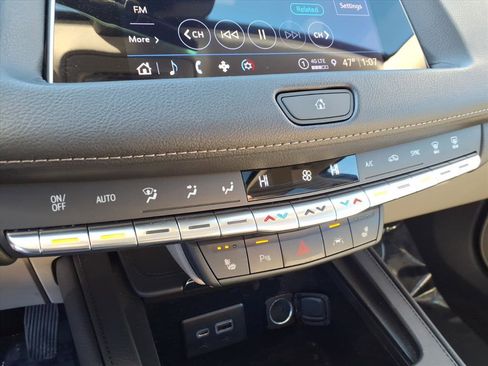 Certified 2023 Cadillac XT4 Luxury w/ Cold Weather Package image 31