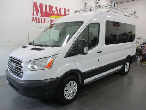Used 2018 Ford Transit 150 XLT image 3