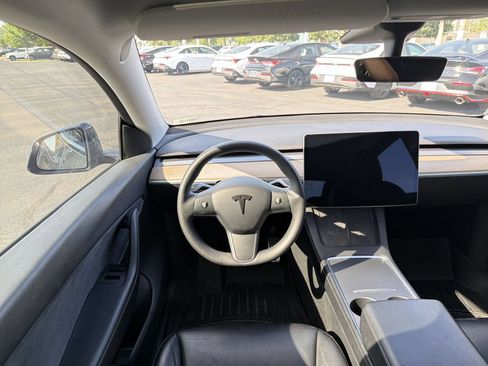 Used 2021 Tesla Model Y Long Range AWD/4WD image 14