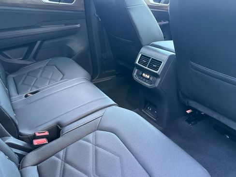 Used 2026 Volkswagen Atlas SE AWD/4WD image 32
