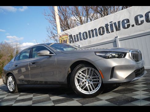 Used 2024 BMW 530i xDrive w/ Convenience Package image 1