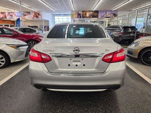 Used 2016 Nissan Altima 2.5 SV w/ Convenience Package FWD image 6