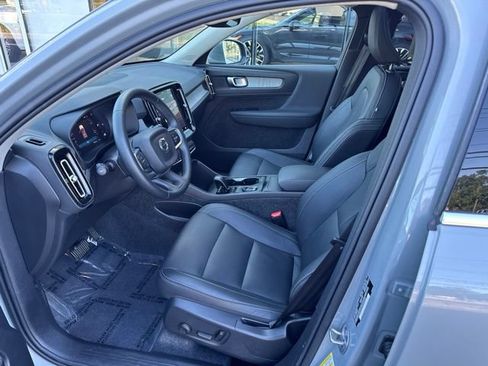 Certified 2025 Volvo XC40 B5 Core AWD/4WD image 20