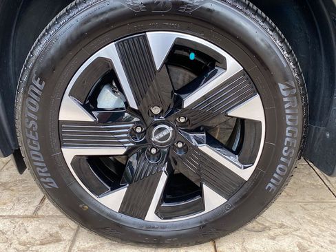 Certified 2025 Nissan Kicks SV AWD/4WD image 14