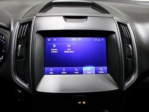 Used 2020 Ford Edge SE image 9