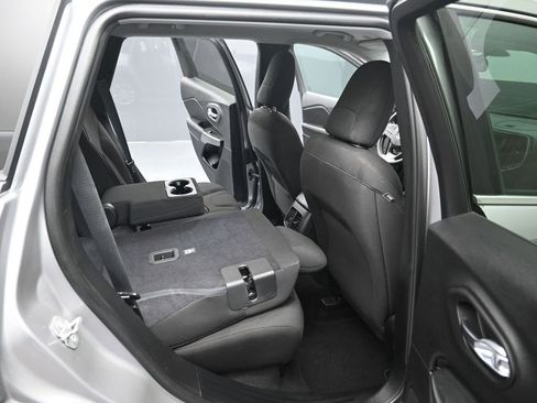 Used 2019 Jeep Cherokee Latitude w/ Popular Appearance Group image 28