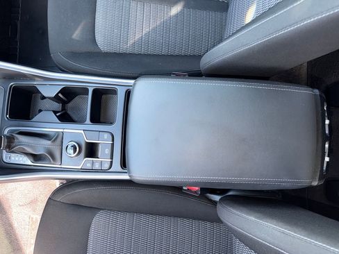 Used 2025 Kia Sorento LX image 28