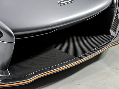 Used 2019 McLaren Senna RWD image 2