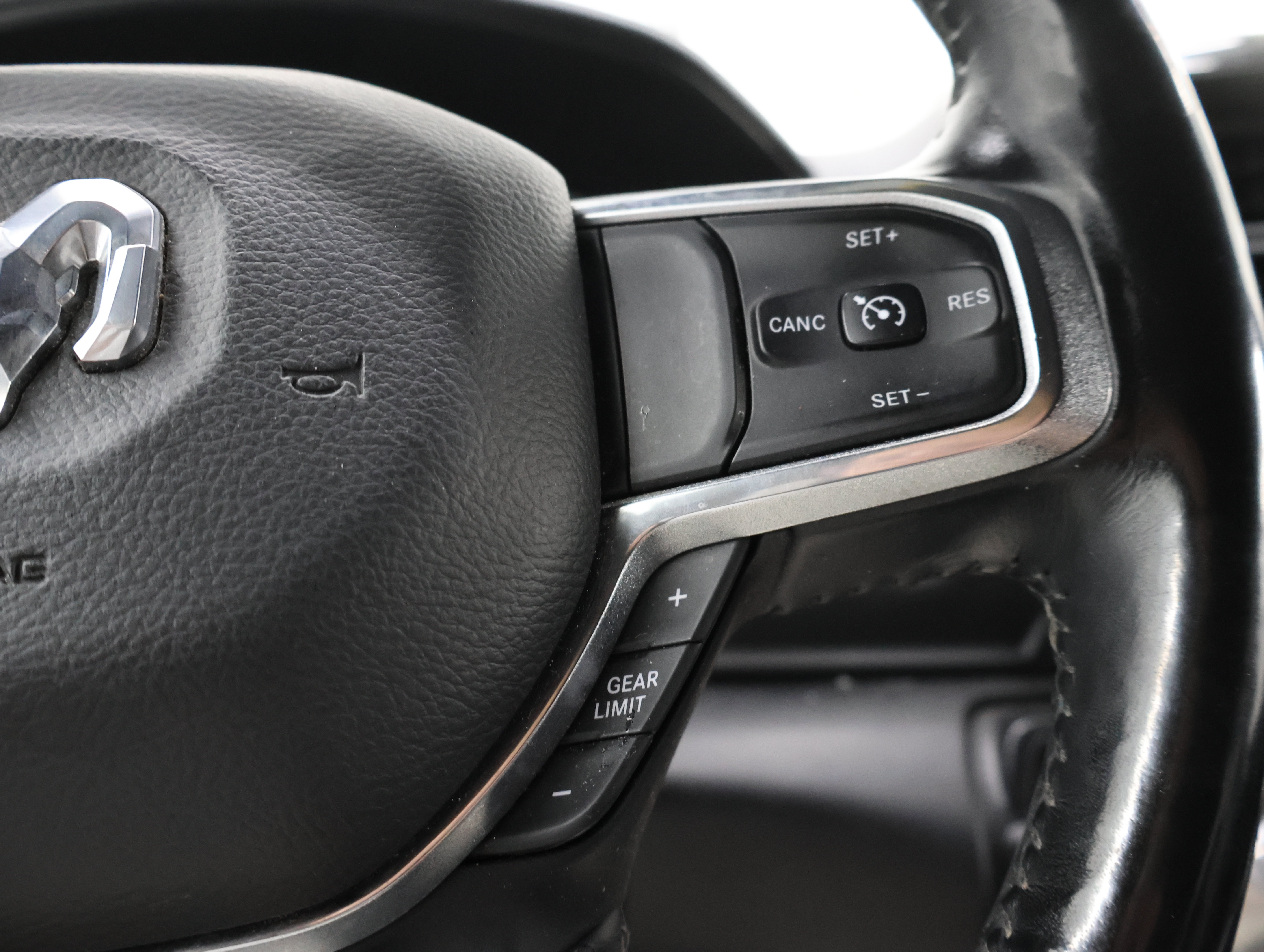 Used 2019 RAM 1500 Laramie w/ Sport Appearance Package AWD/4WD image 13