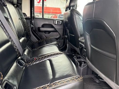 Used 2022 Jeep Gladiator Overland AWD/4WD image 11