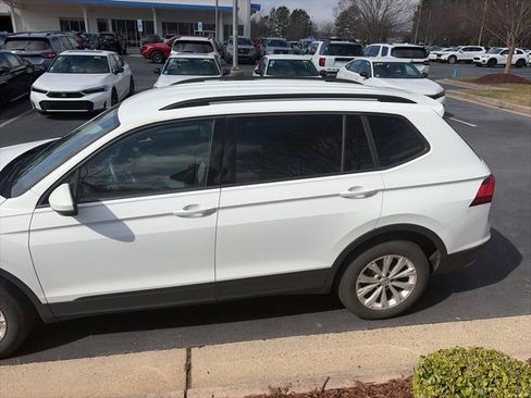 Used 2018 Volkswagen Tiguan S image 2