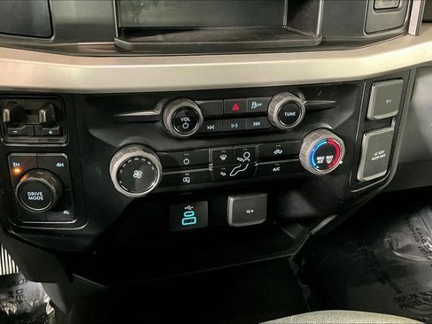 Used 2025 Ford F250 XLT image 32