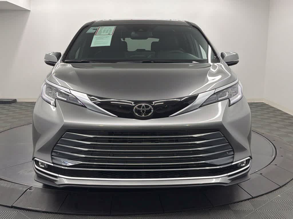 Certified 2026 Toyota Sienna Limited FWD image 6